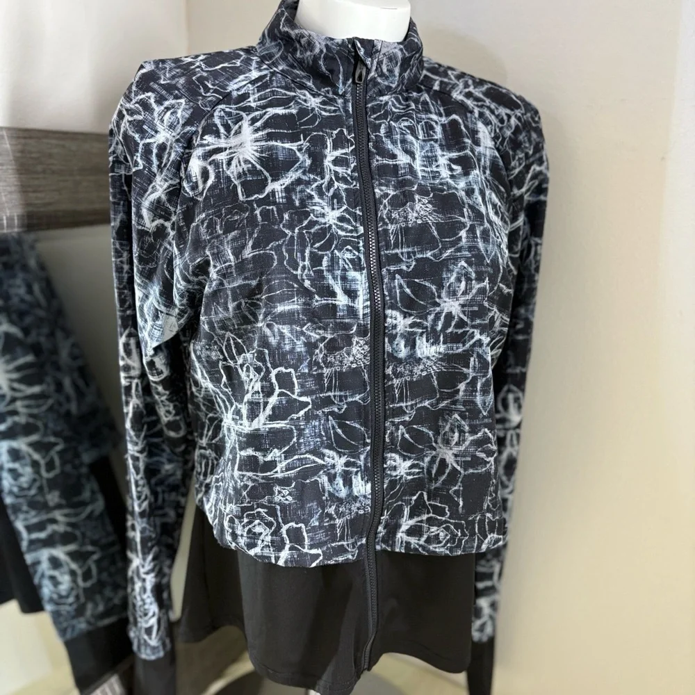 Spyder Black and White Running Jacket with layered Athletic Silhouette